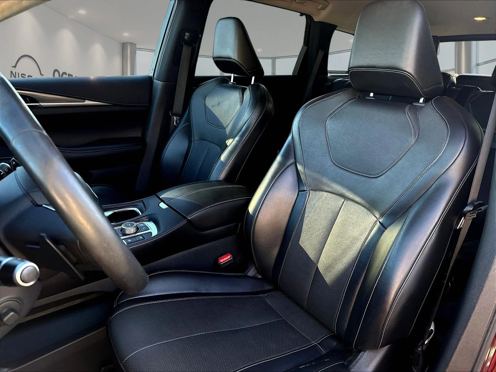 Used 2022 Bordeaux INFINITI LUXE image 22
