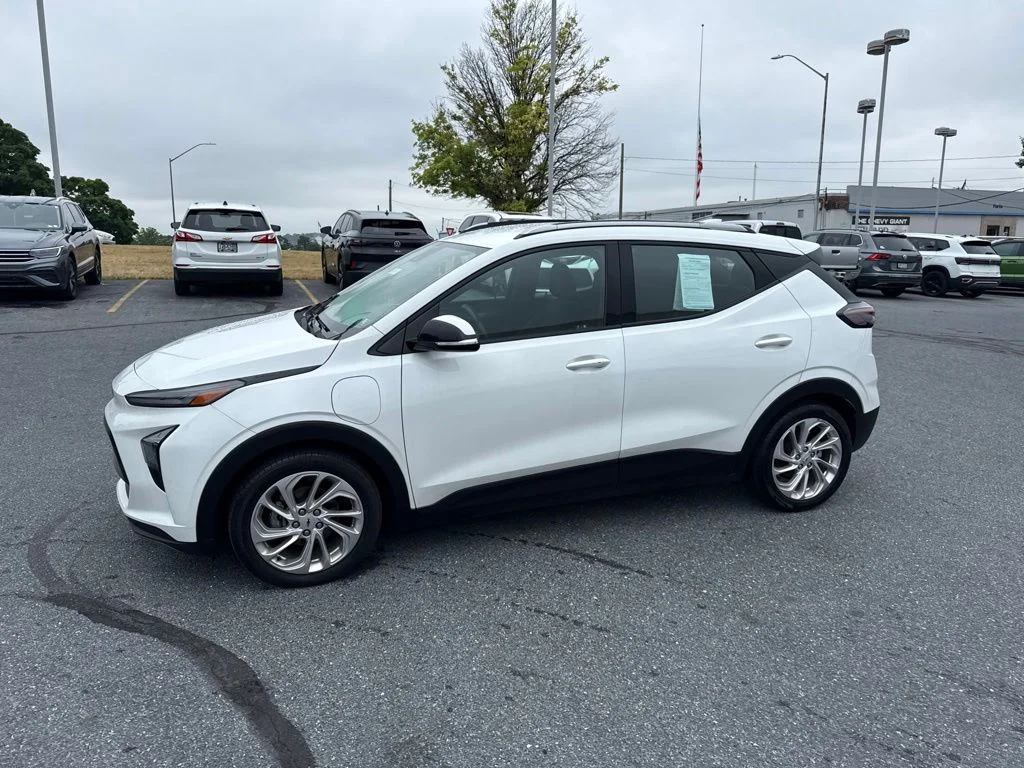 Used 2022 Summit White Chevrolet LT image 14