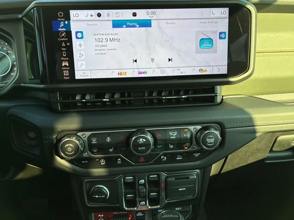 Used 2025 Black Jeep Mojave image 23