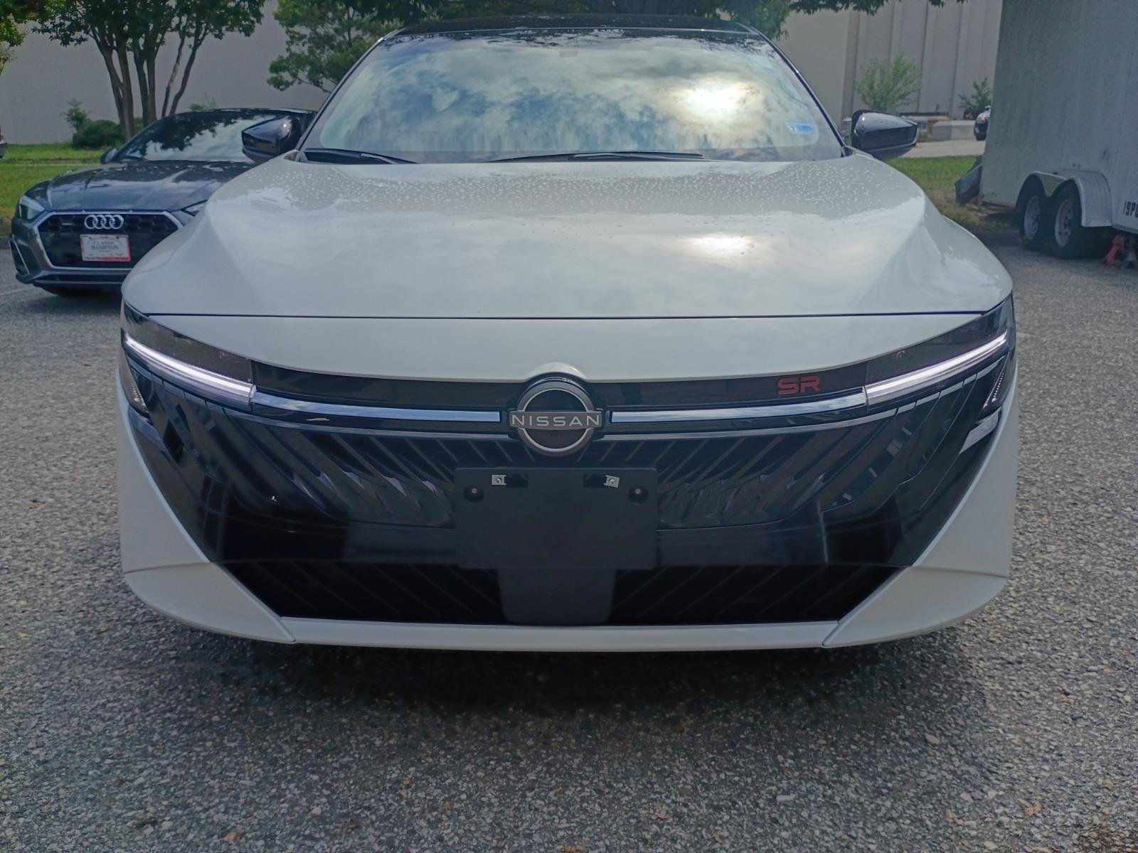 Used 2026 Aspen White Tricoat/Super Black Nissan SR image 2