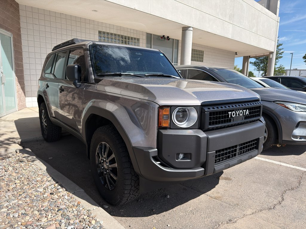Used 2025  Toyota  image 3