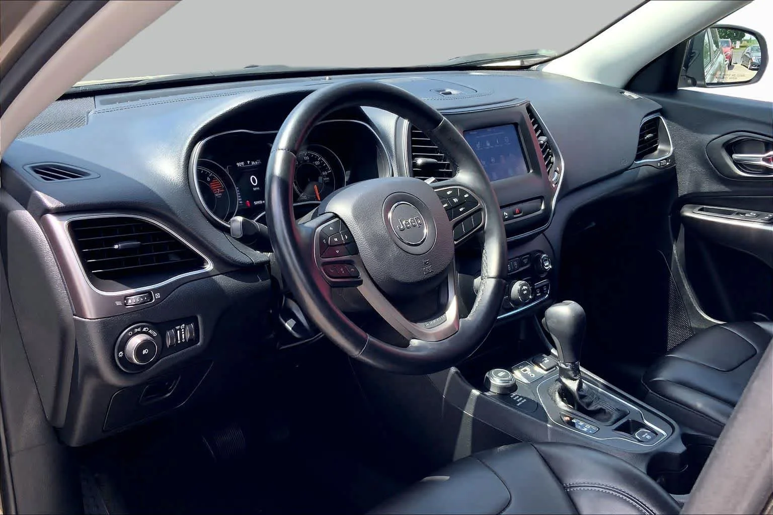 Used 2019 Light Brownstone Pearlcoat Jeep Latitude Plus image 16