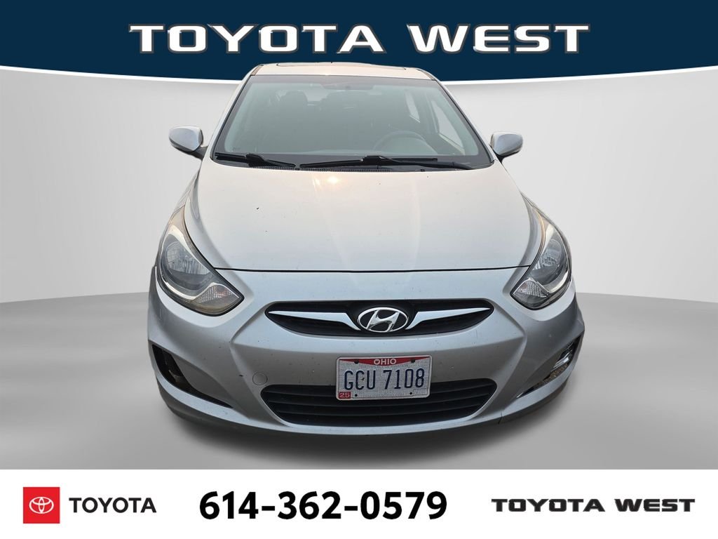 Used 2013 Silver Hyundai SE image 3