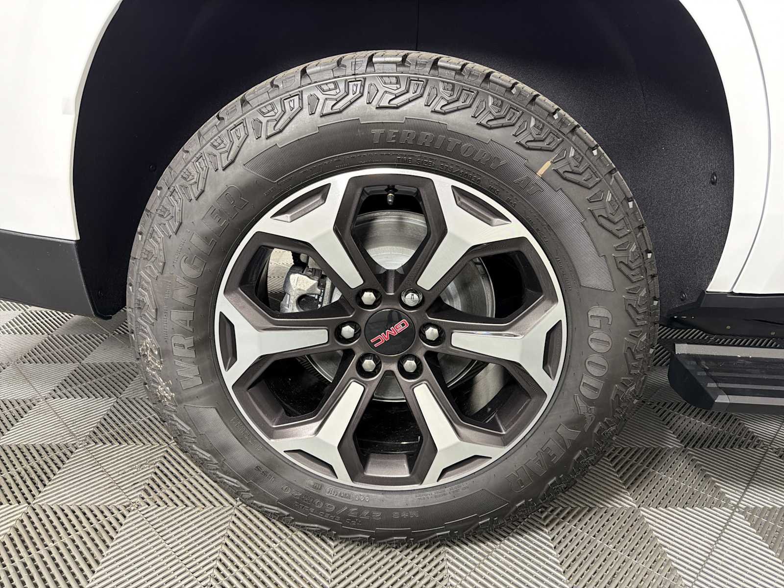 2026 GMC Yukon AT4 Ultimate - Photo 19