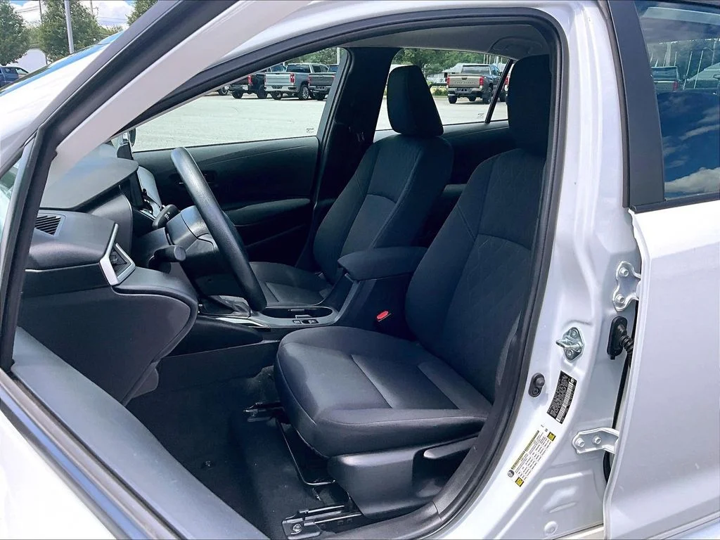 Used 2025 White Toyota LE image 10