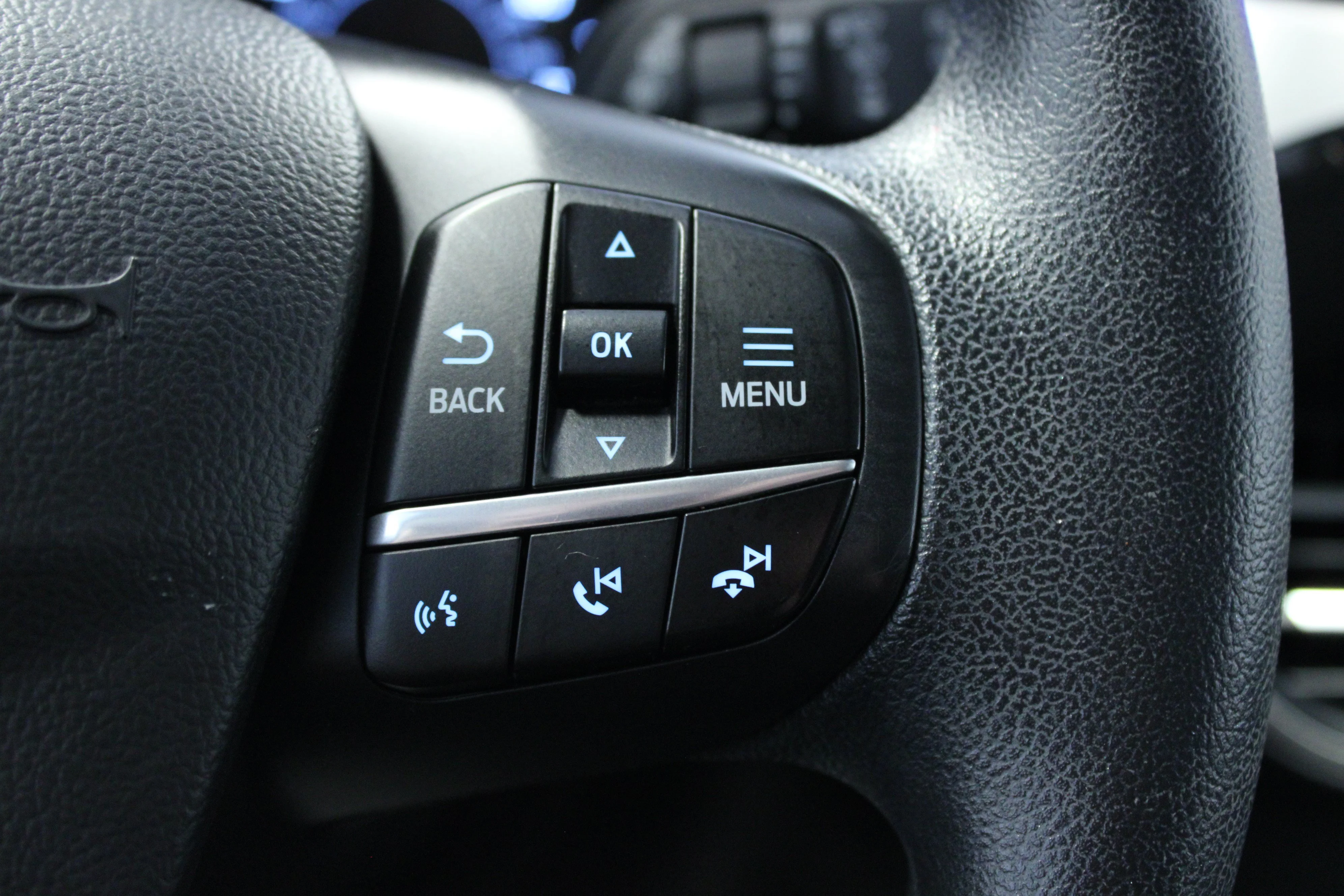 Used 2020 Black Metallic Ford SE image 21