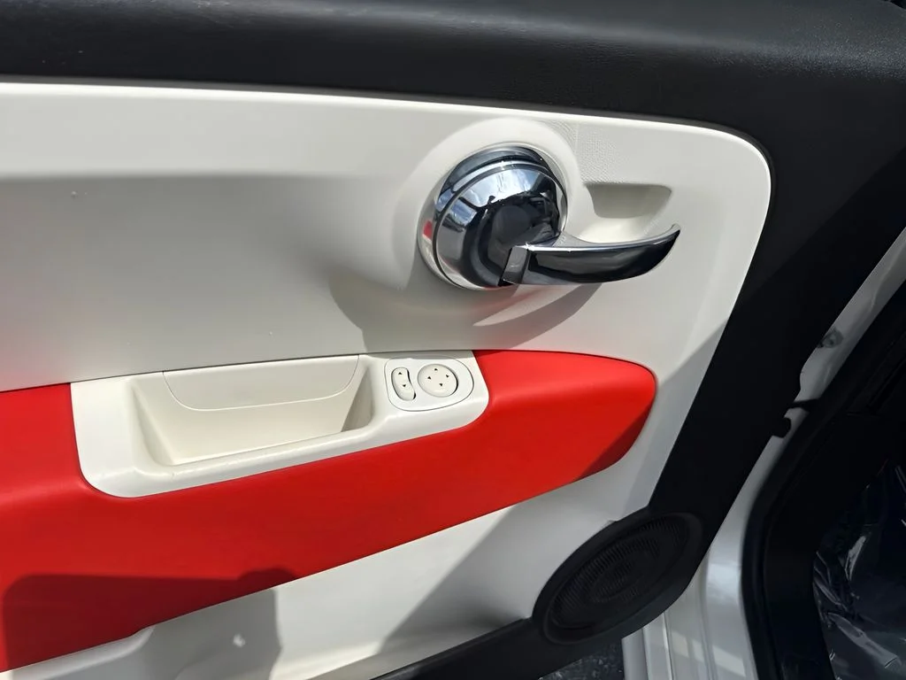 Used 2015 White FIAT Battery Electric image 19