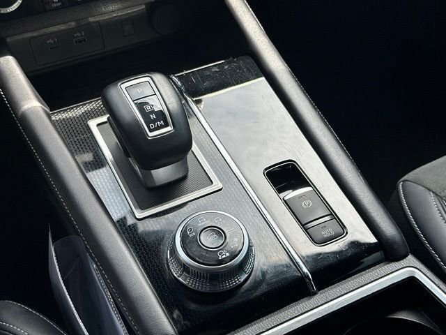 Used 2024 White Diamond Mitsubishi SE Black Edition image 37