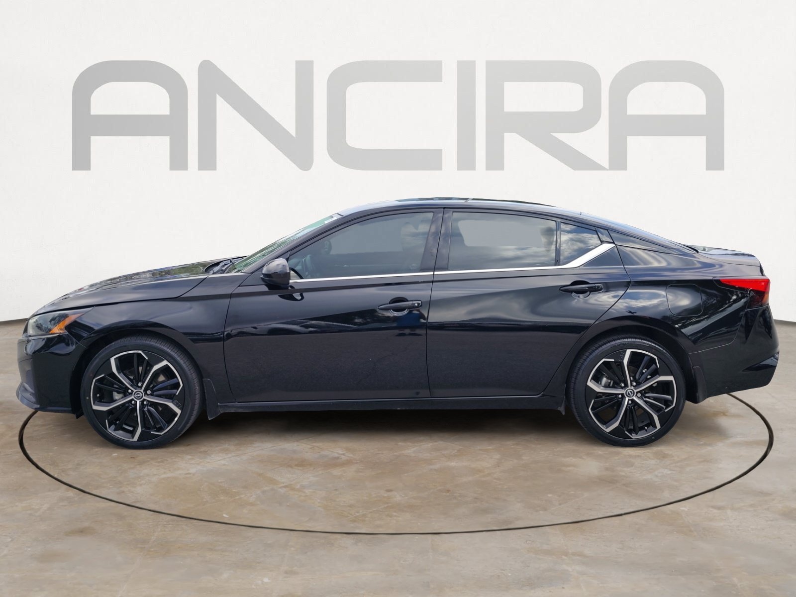 Used 2023 Super Black Nissan 2.5 SR image 7