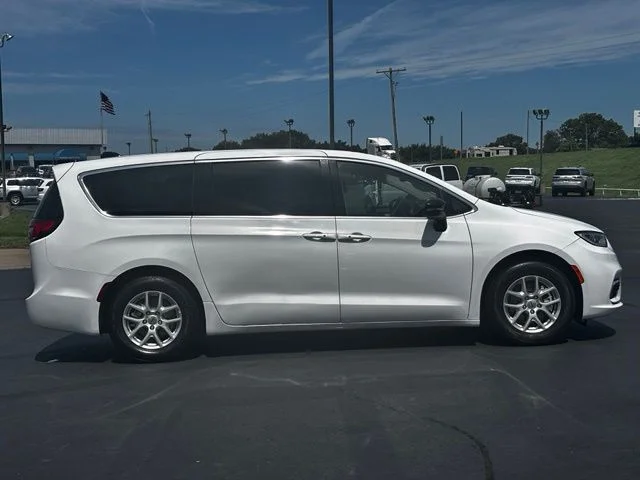 Used 2024 White Chrysler Touring L image 9