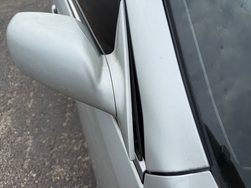 Used 2003 Silver Toyota LE image 8
