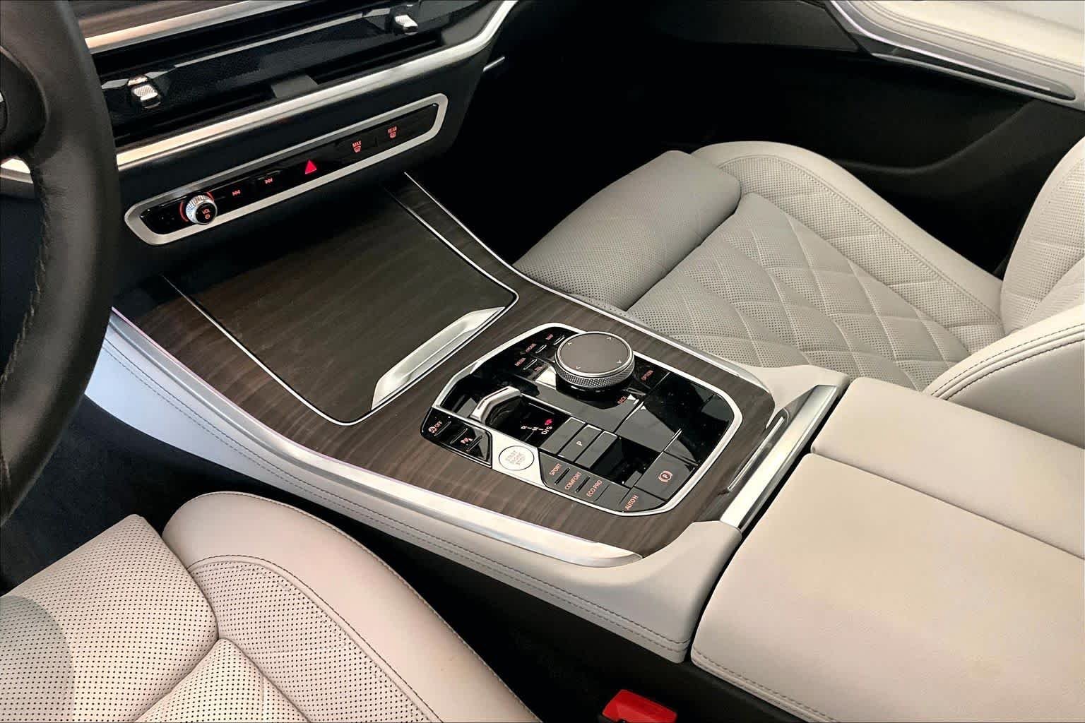 Used 2024 Mineral White Metallic BMW sDrive40i image 15