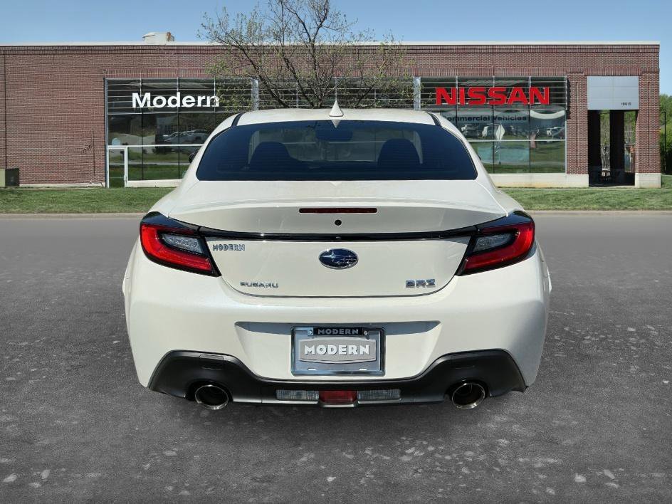 Used 2025 Crystal White Pearl Subaru Premium image 3