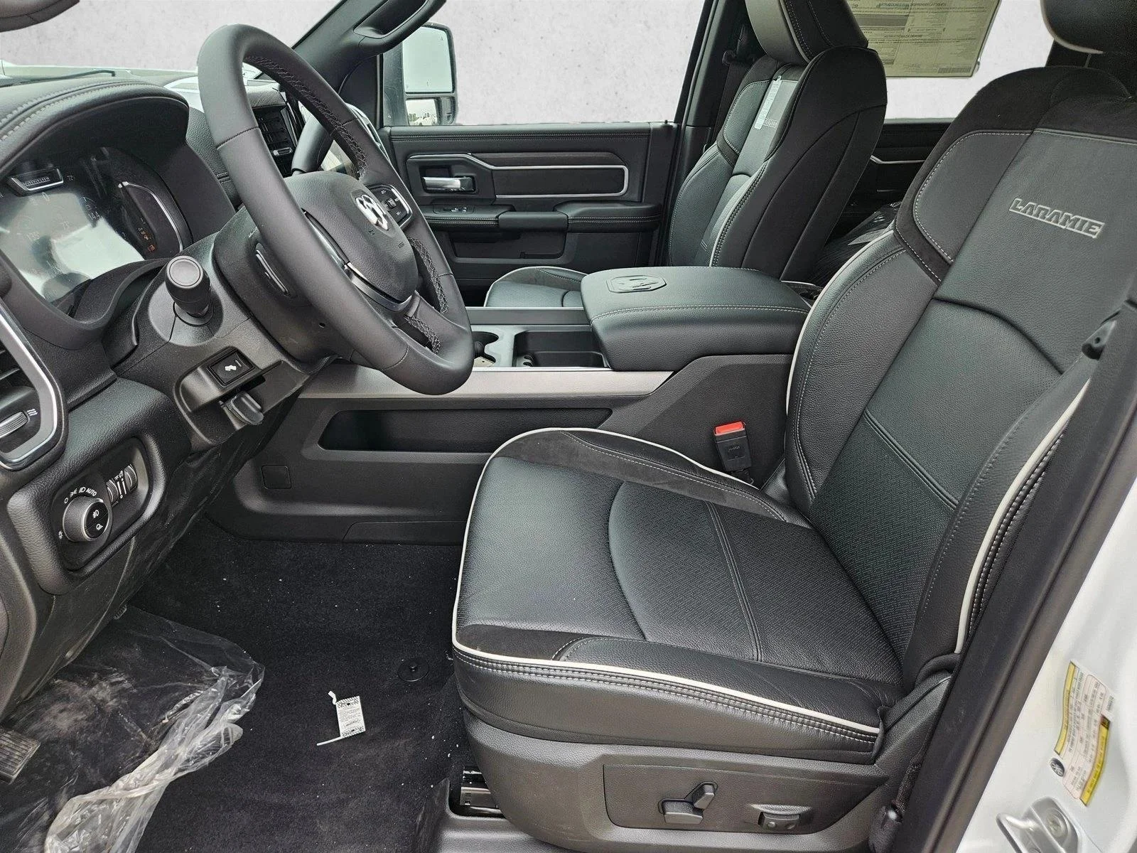 New 2026 Bright White Clear-Coat Exterior Paint RAM Laramie image 15