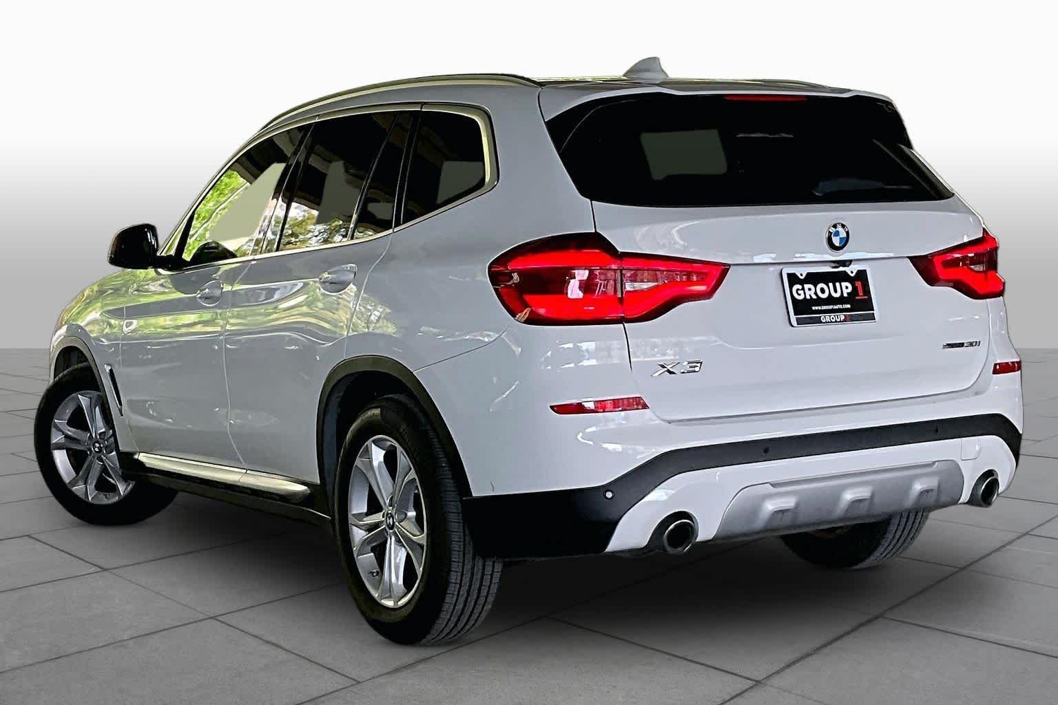 Used 2021 Alpine White BMW sDrive30i image 11