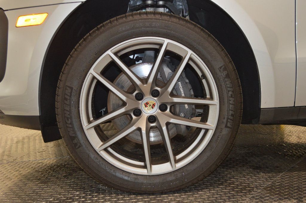 Used 2025 Silver Porsche  image 13