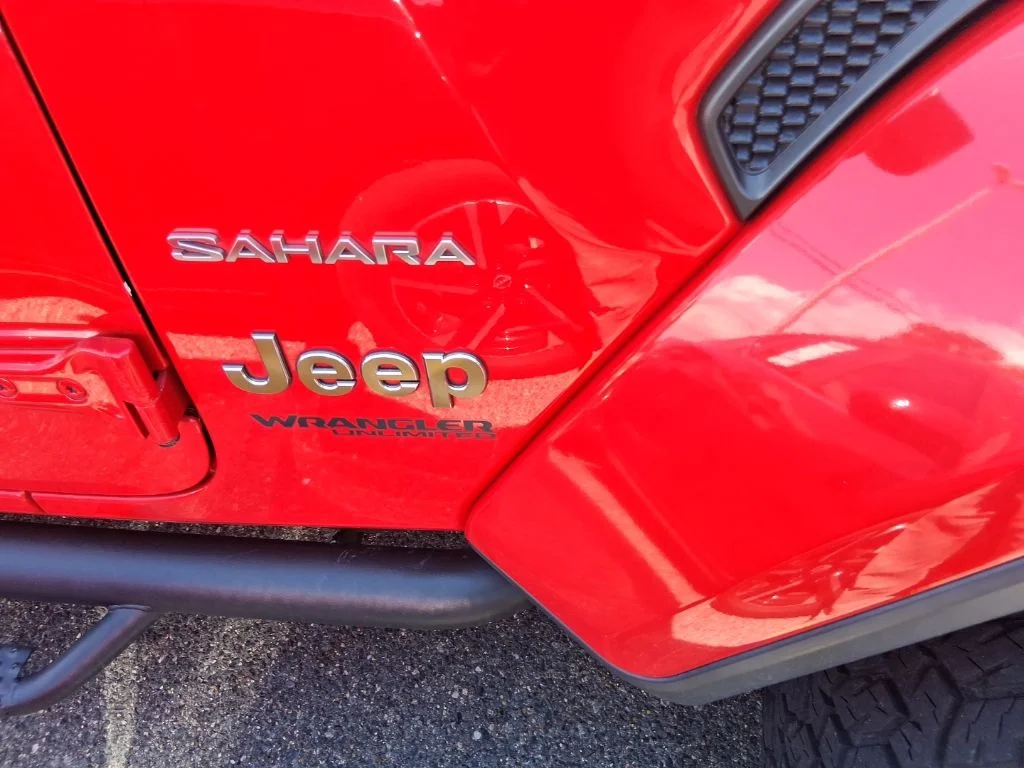 Used 2018 Red Jeep Unlimited Sahara image 5