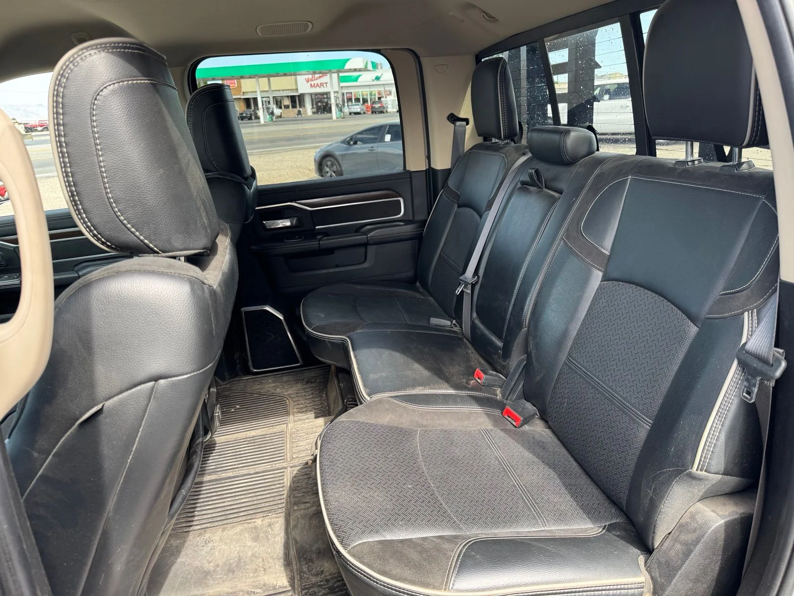 Used 2022 Silver Ram Laramie image 9