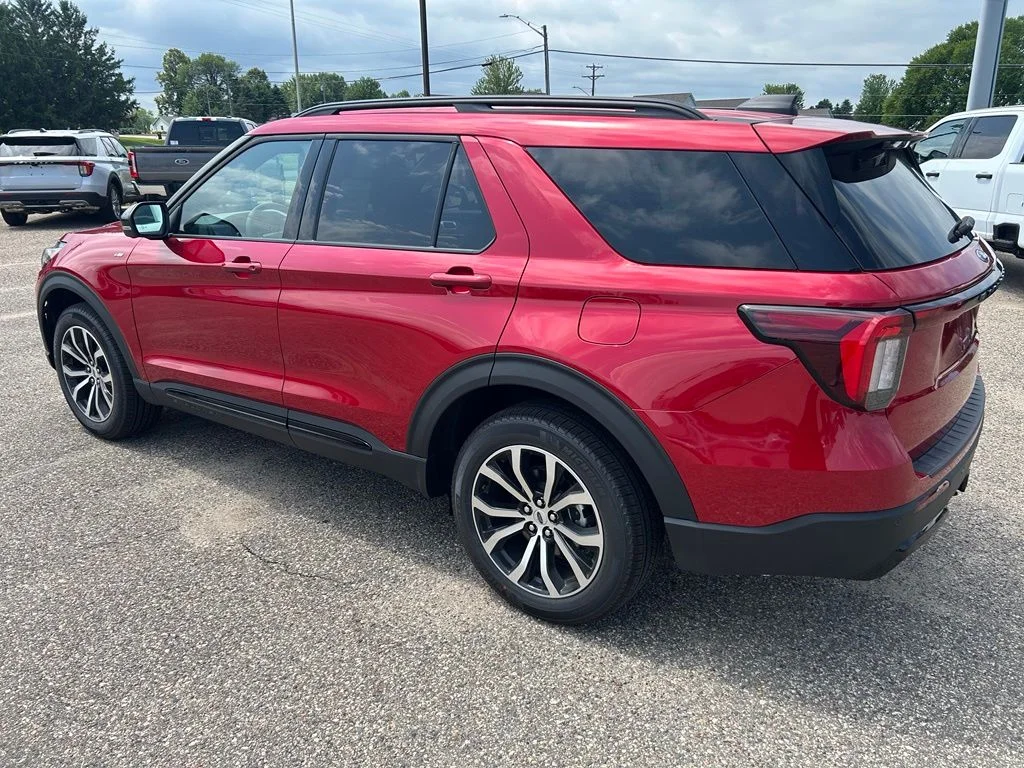 New 2026 Rapid Red Metallic Tinted Clearcoat Ford ST-Line image 5