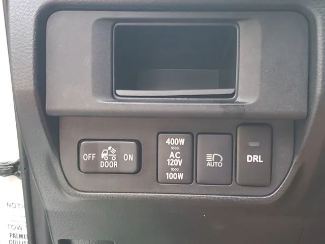 Used 2018 Super White Toyota SR5 image 22