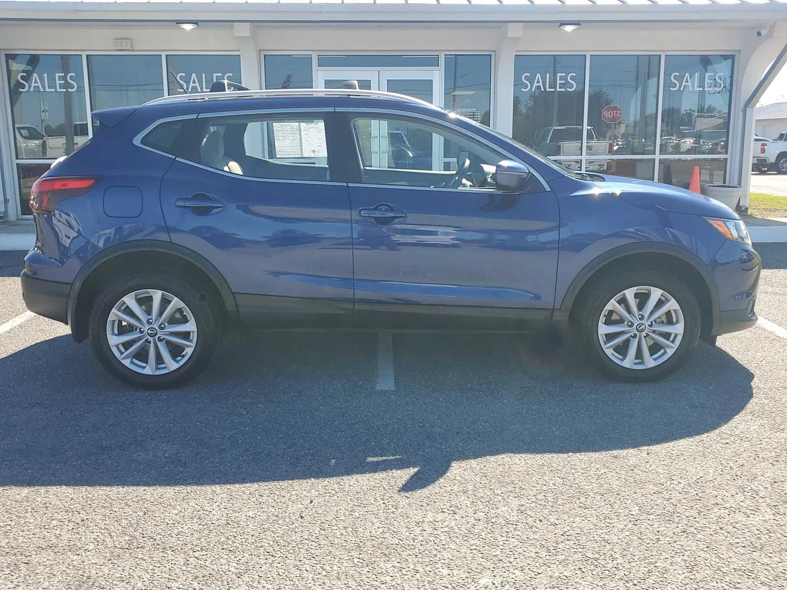 Used 2019  Nissan SV image 8