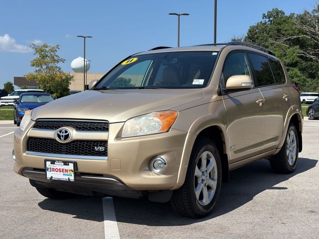 Used 2011  Toyota Limited image 3