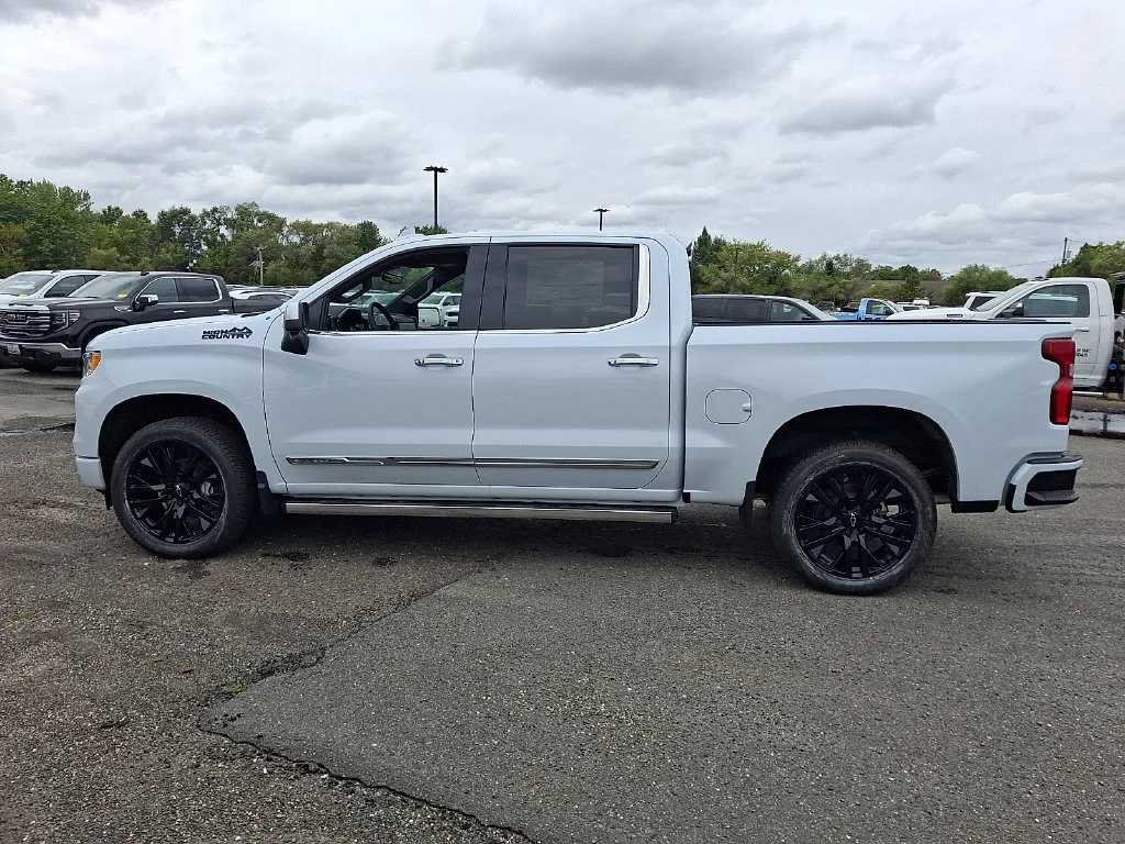 New 2026 Polar White Tricoat Chevrolet High Country image 5