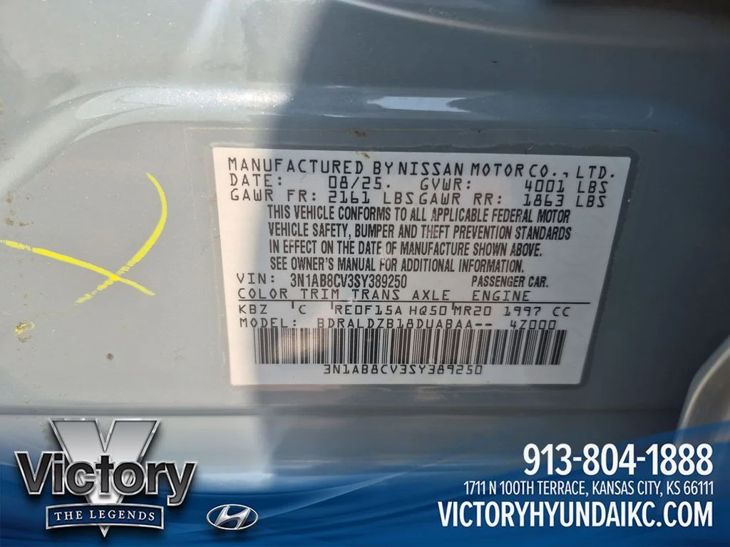 Used 2025 Gray Nissan SV image 31