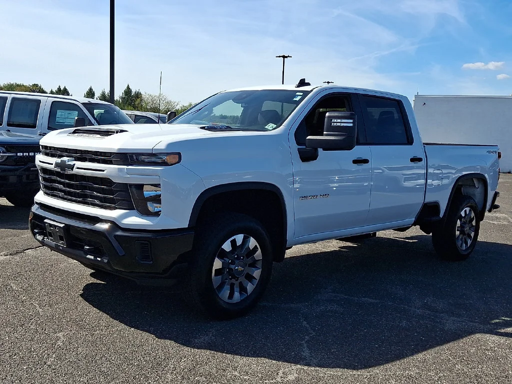 Used 2024 White Chevrolet Custom image 6