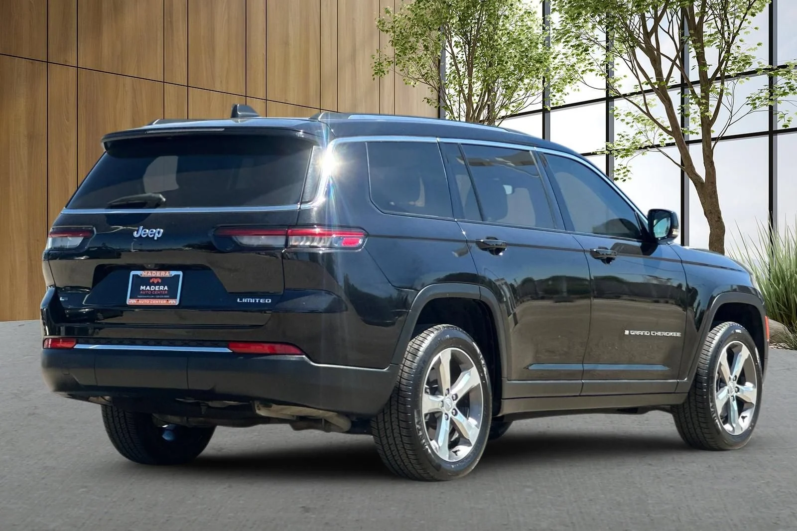 Used 2021 Black Jeep Limited image 4