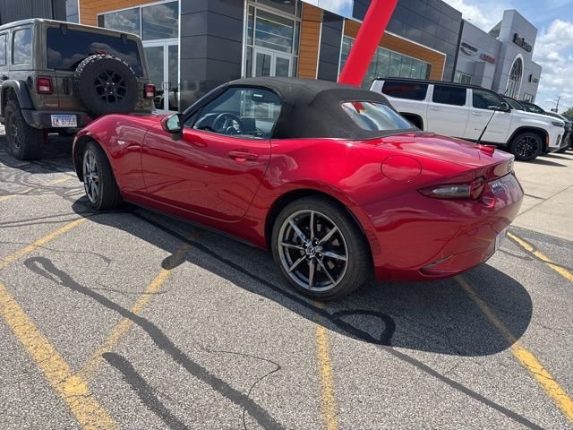 Used 2016 Red Mazda Grand Touring image 4