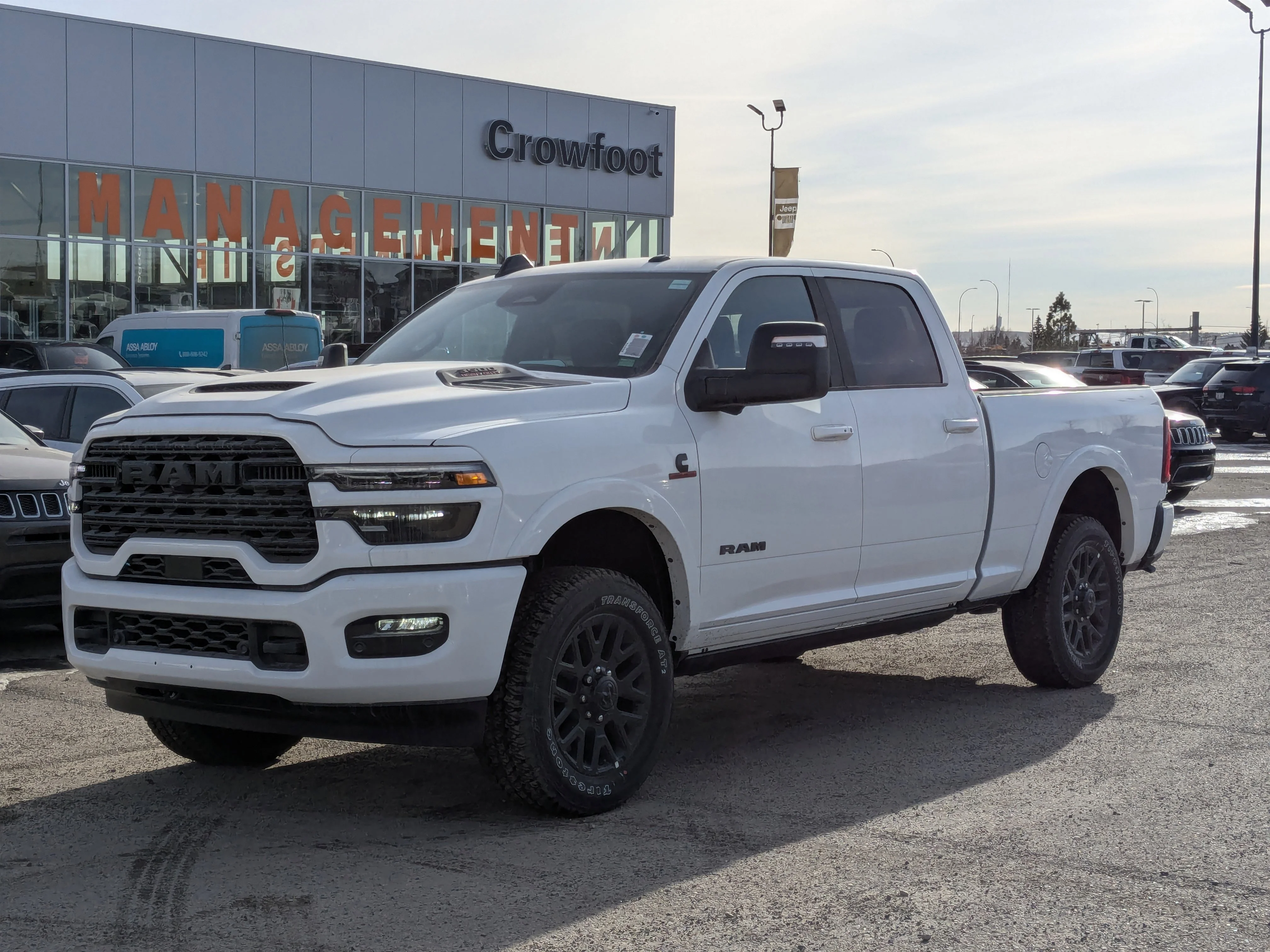 New 2026 White RAM Limited - CUMMINS DIESEL  NIGHT ED.  LEVEL 1 & TOW GRP  DIGITAL REARVIEW MIRROR  SUNROOF image 4