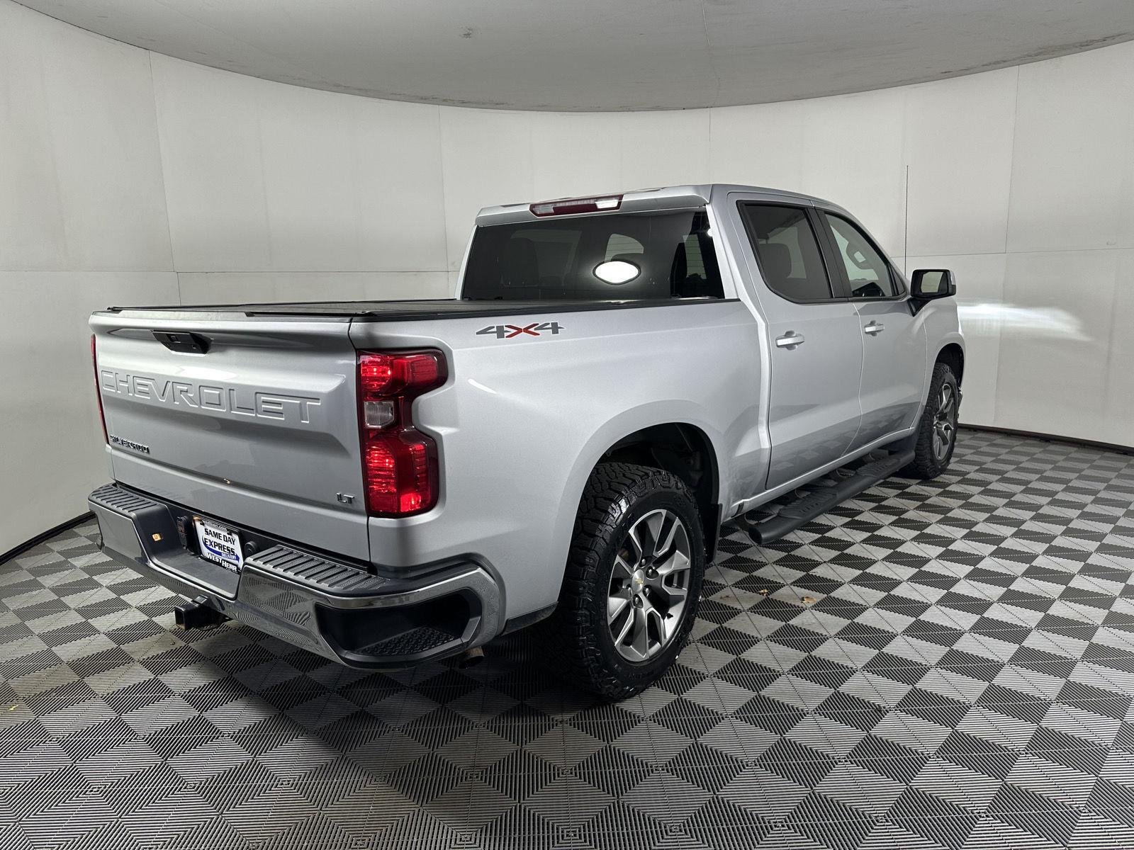 Used 2021 Silver Ice Metallic Chevrolet LT image 25