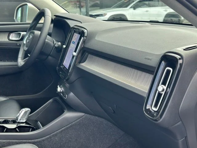2023 Volvo XC40 Plus - Photo 18