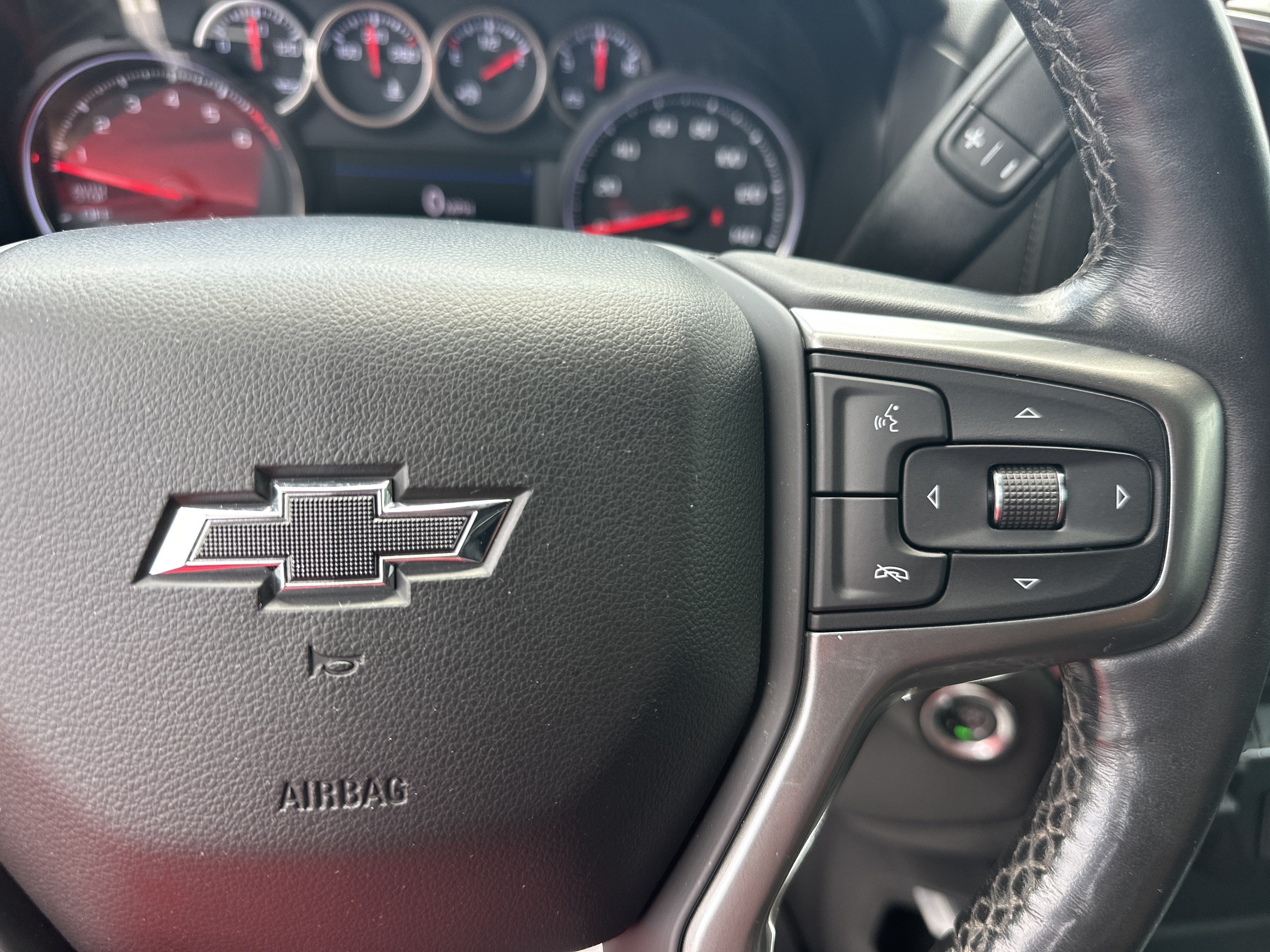 Used 2019 SUMMIT WHITE Chevrolet RST image 25