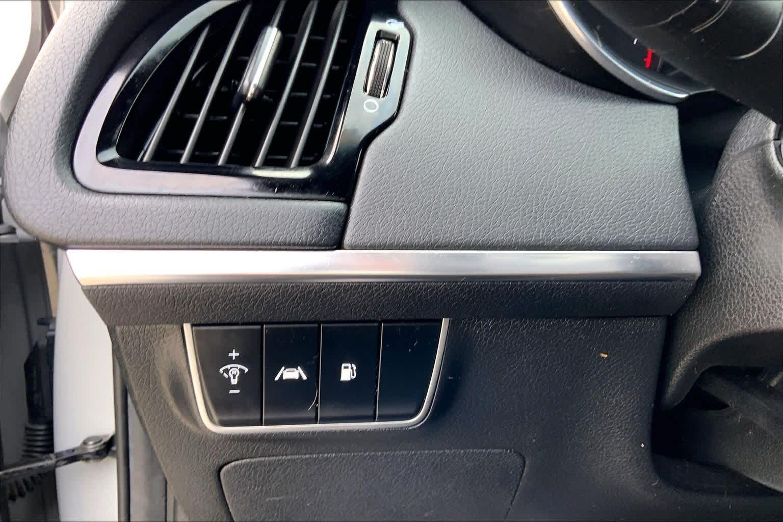 Used 2022 Ceramic Silver Kia GT-Line image 33