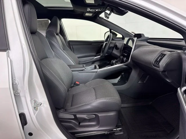 Certified Used 2024 Pearl Toyota XLE image 4