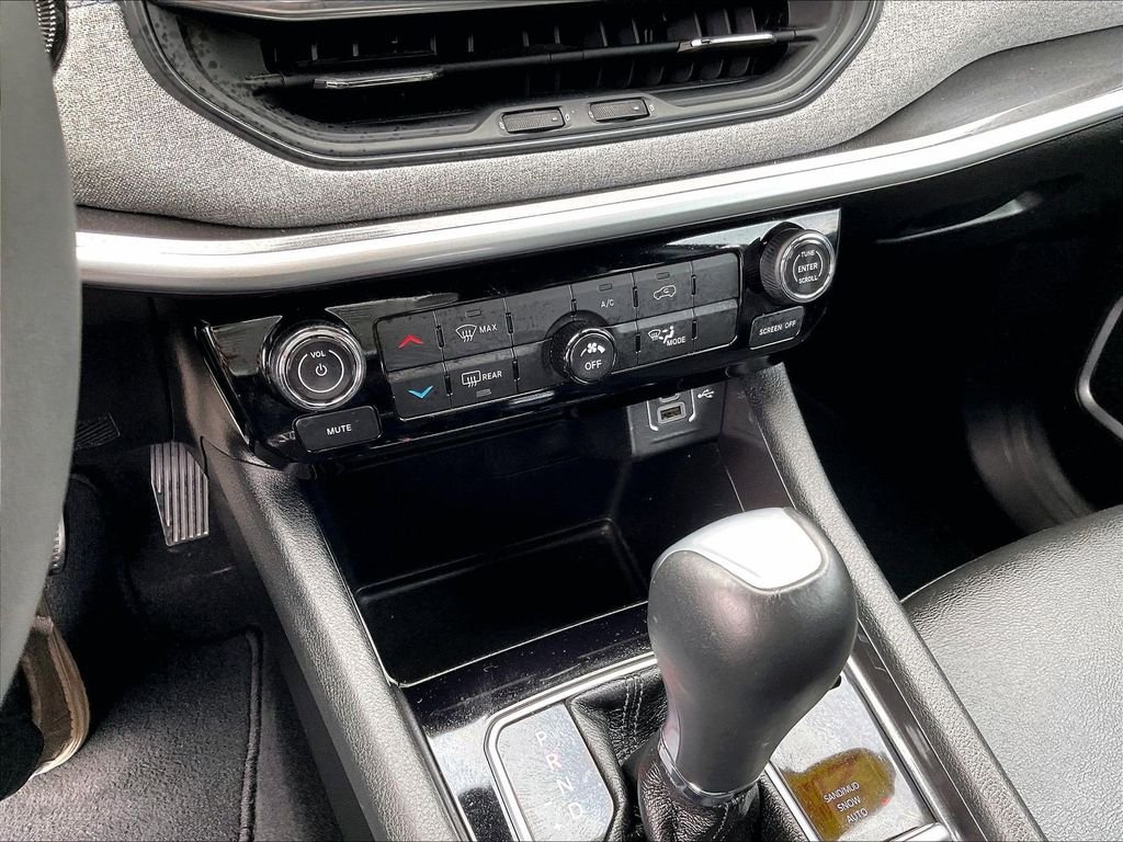 Used 2024 Black Jeep Latitude image 26