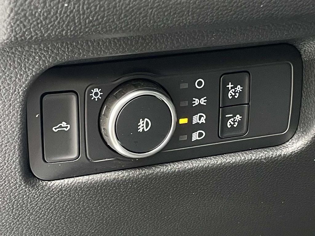 Used 2025 Oxford White Ford LARIAT image 9