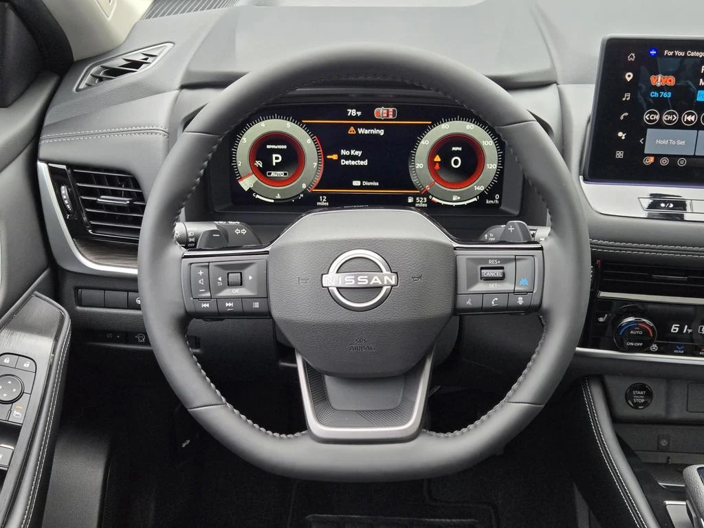 New 2026 Boulder Gray Pearl / Super Black Two-tone Nissan Platinum image 18