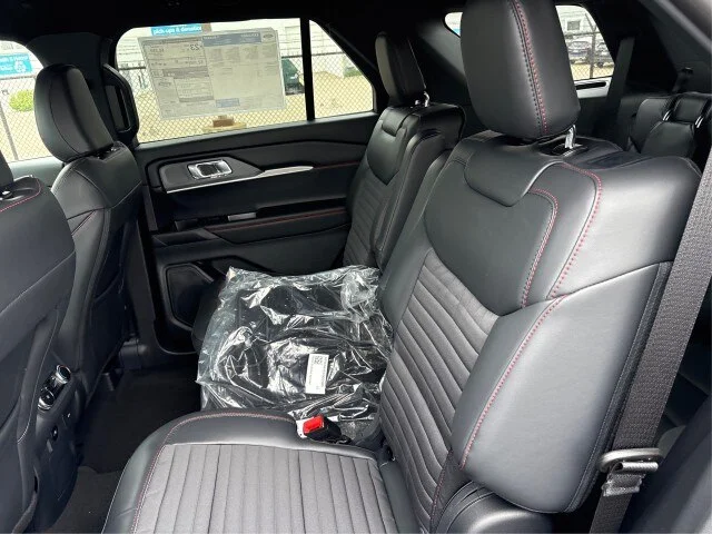 New 2026 Agate Black Metallic Ford ST-Line image 33