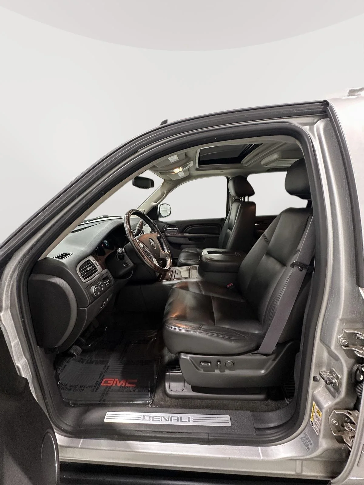 Used 2011 PURE SILVER METALLIC GMC Denali image 16