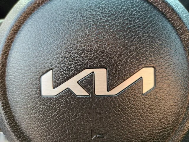 Used 2023 White Kia S image 30