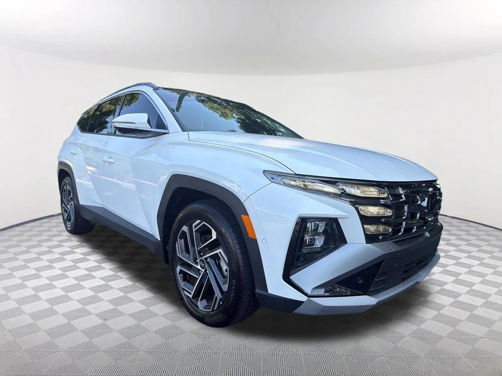 Used 2025 White Hyundai Limited image 3