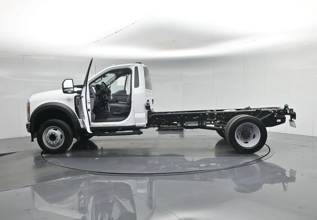 New 2026 Oxford White Ford XL image 5