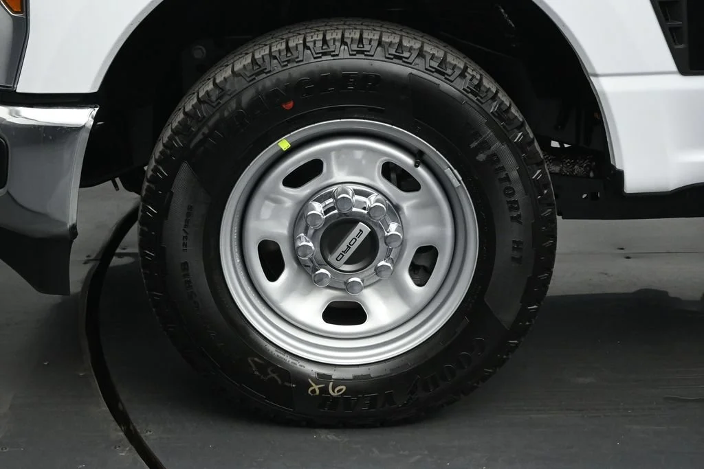 New 2027 Oxford White Ford XL image 18