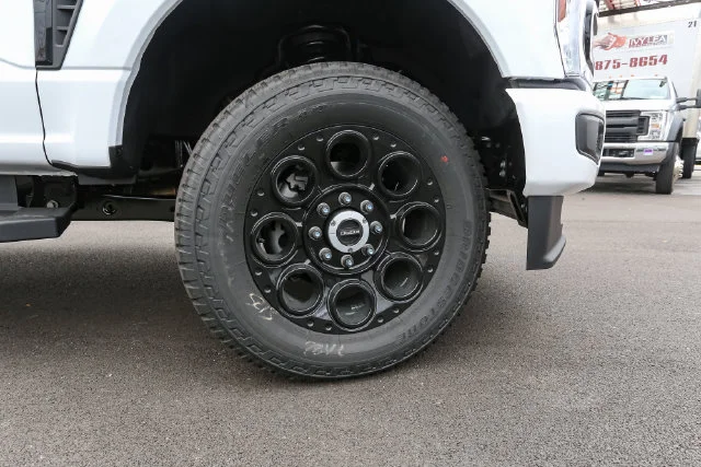 New 2027 Oxford White Ford XLT image 12