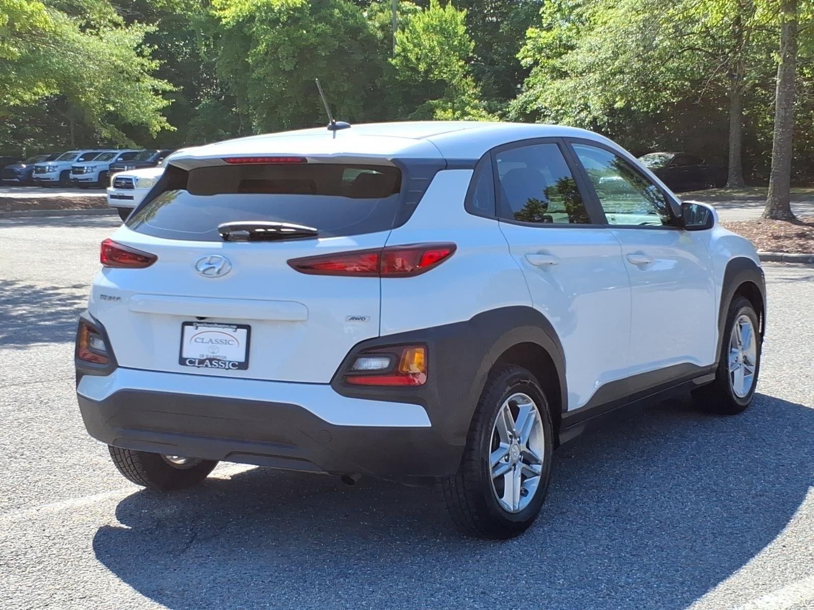 Used 2019 Chalk White Hyundai SE image 8
