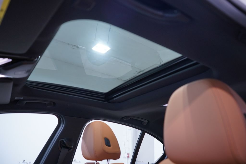 New 2026 Alpine White BMW 330i image 9