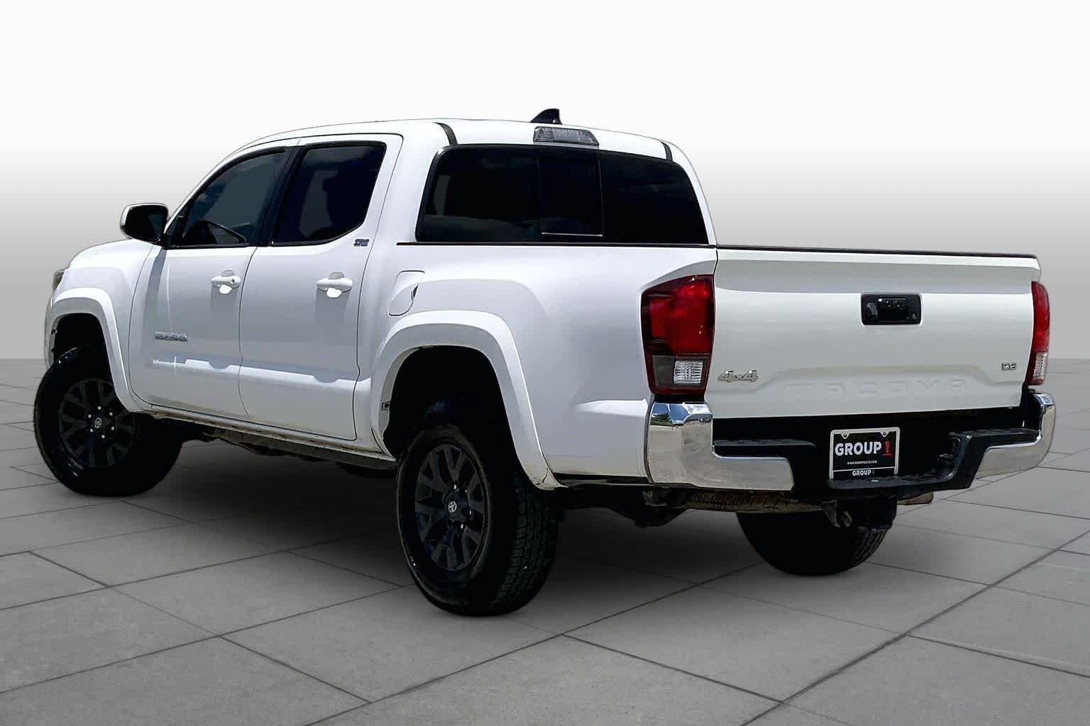 Used 2022 White Toyota SR5 image 12